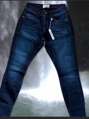 NWT "Fran Denim "Sarah" Athletic Fit denim Size 24